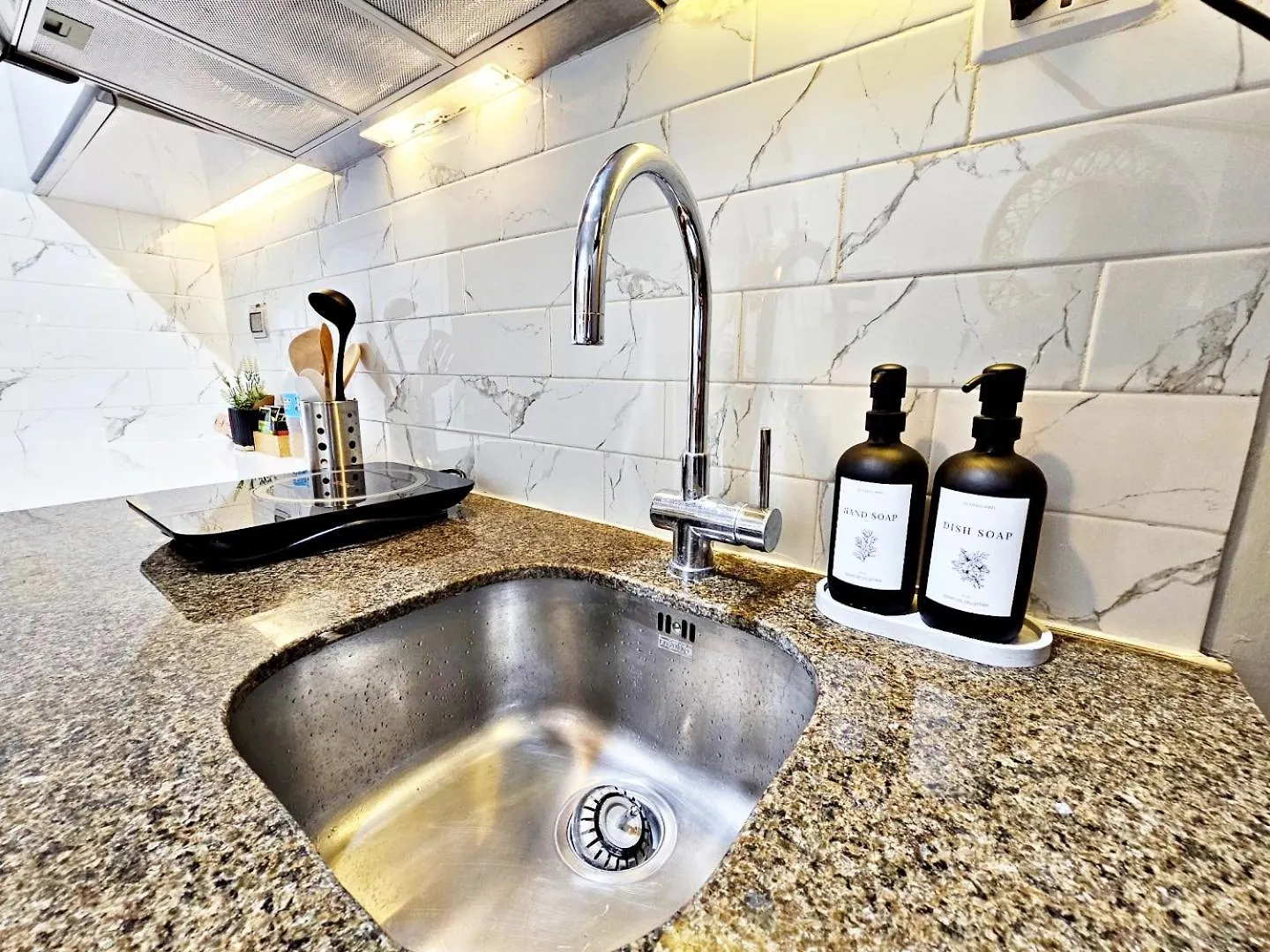 Stylish And Spacious Studio Unit In Makati With Fast Wi-Fi 0*, Manila Philippines