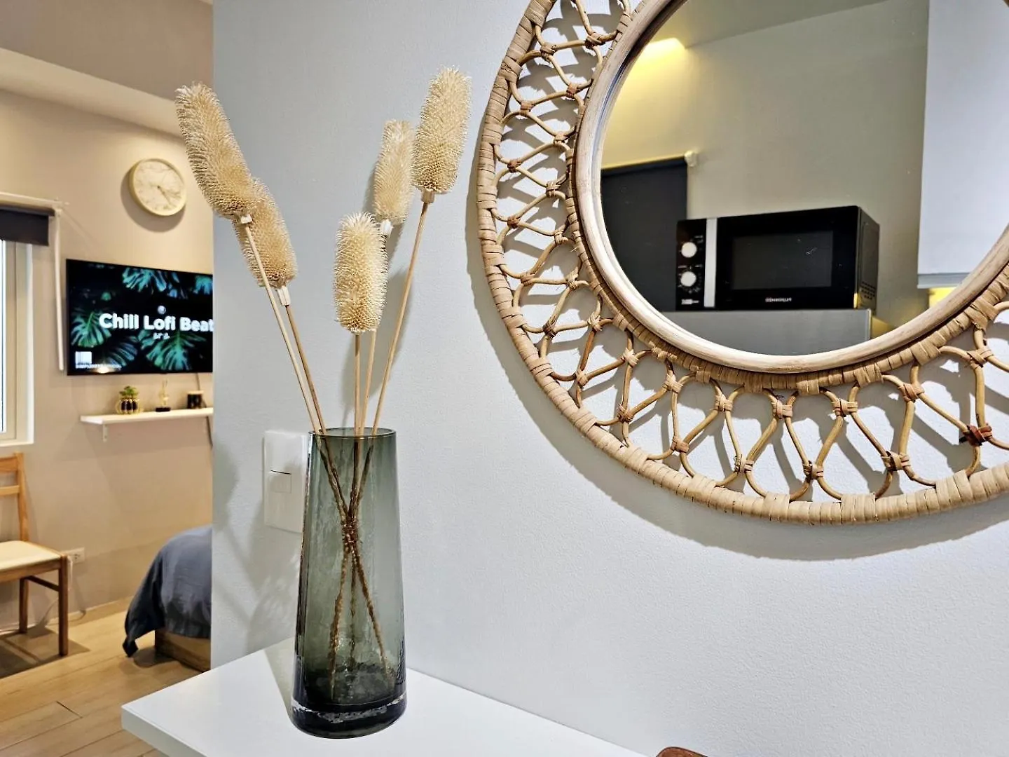 Stylish And Spacious Studio Unit In Makati With Fast Wi-Fi Apartment