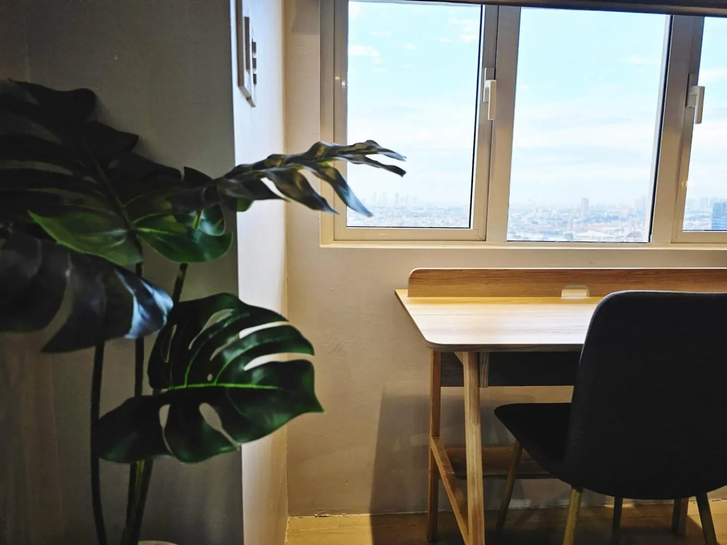 Stylish And Spacious Studio Unit In Makati With Fast Wi-Fi Apartment Manila