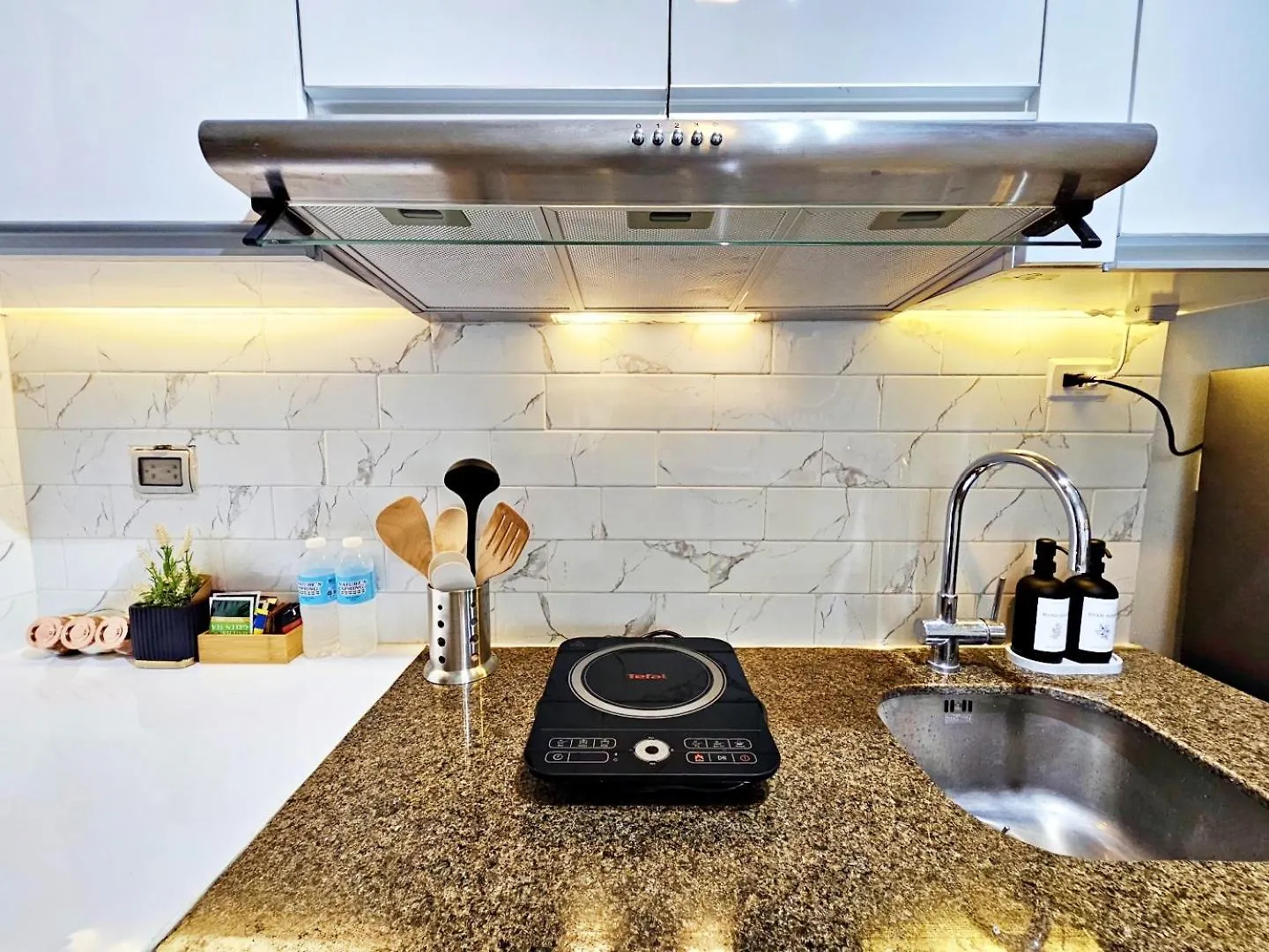 Apartment Stylish And Spacious Studio Unit In Makati With Fast Wi-Fi Philippines