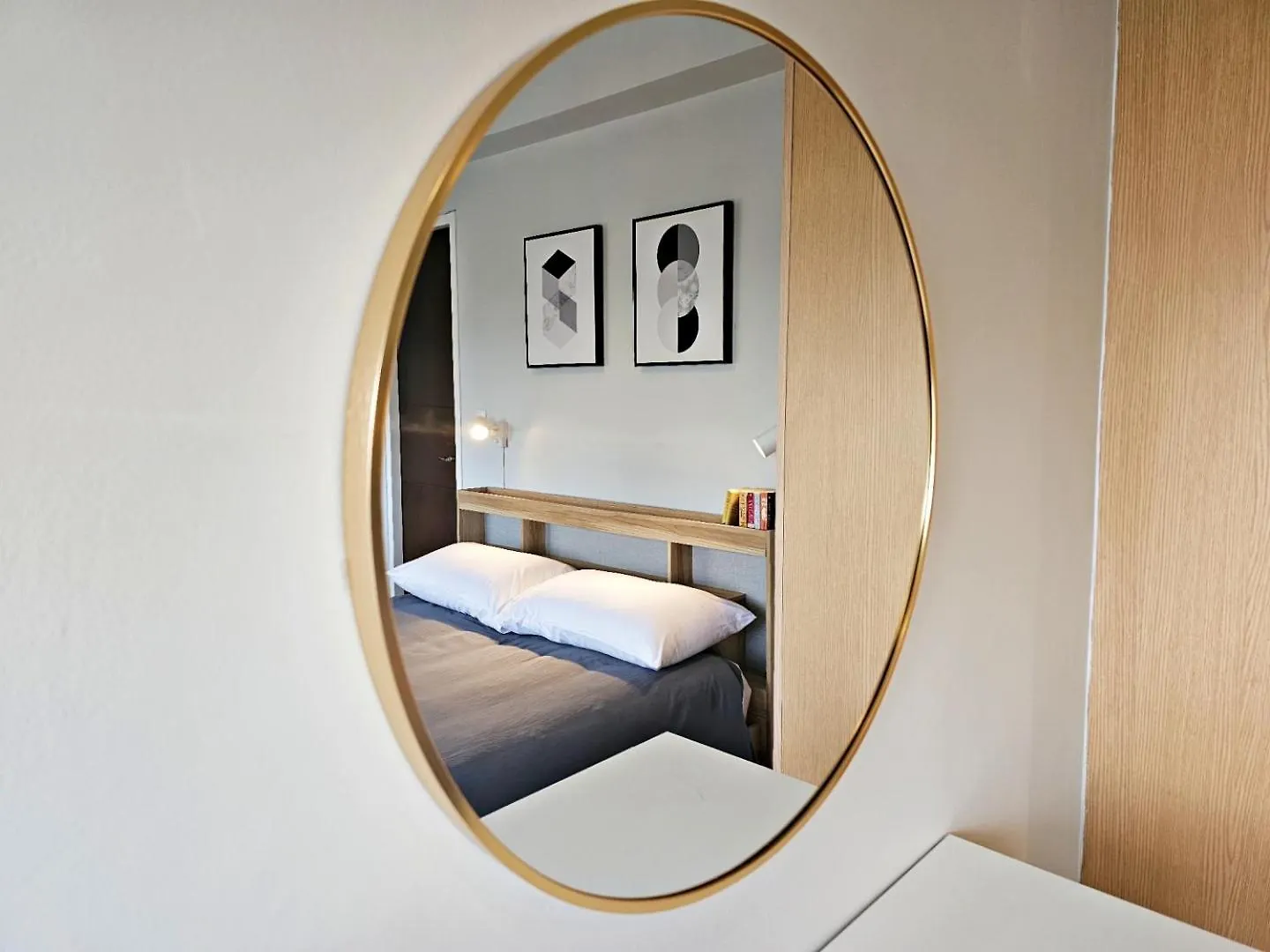 Stylish And Spacious Studio Unit In Makati With Fast Wi-Fi