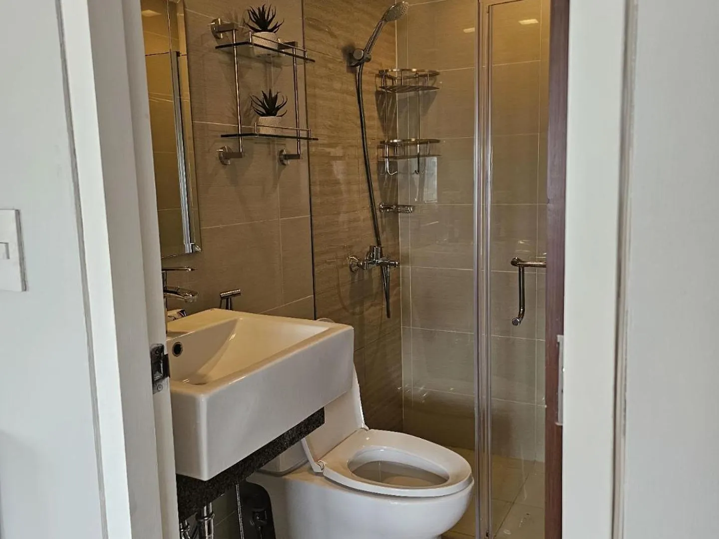 Apartment Stylish And Spacious Studio Unit In Makati With Fast Wi-Fi
